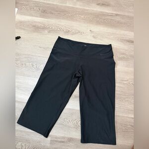 Nike Black Athletic Capri Pants